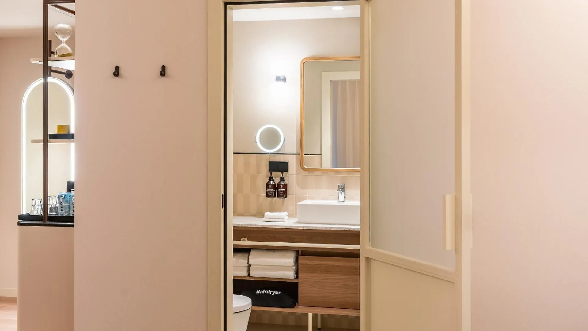 The Social Hub Barcelona Poblenou Hotel